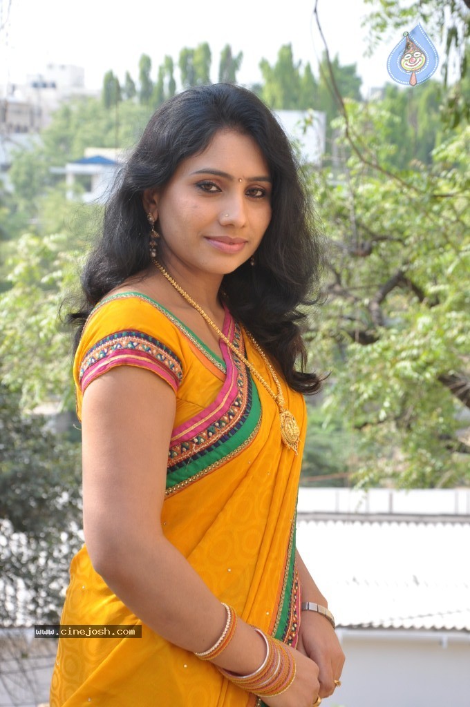 Latha Stills - 26 / 29 photos