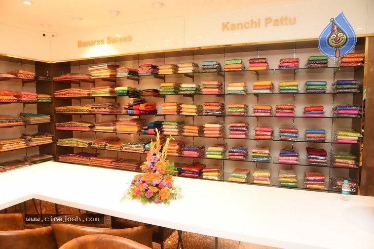 Lavanya Tripathi Launches Swaroopa Reddy Boutique-Photos - 30 / 42 photos