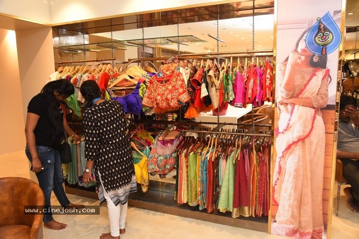 Lavanya Tripathi Launches Swaroopa Reddy Boutique-Photos - 33 / 42 photos