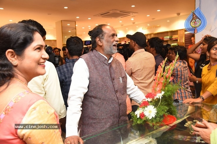 Lavanya Tripathi Launches Swaroopa Reddy Boutique-Photos - 35 / 42 photos