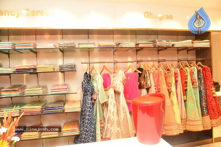 Lavanya Tripathi Launches Swaroopa Reddy Boutique-Photos - 36 / 42 photos