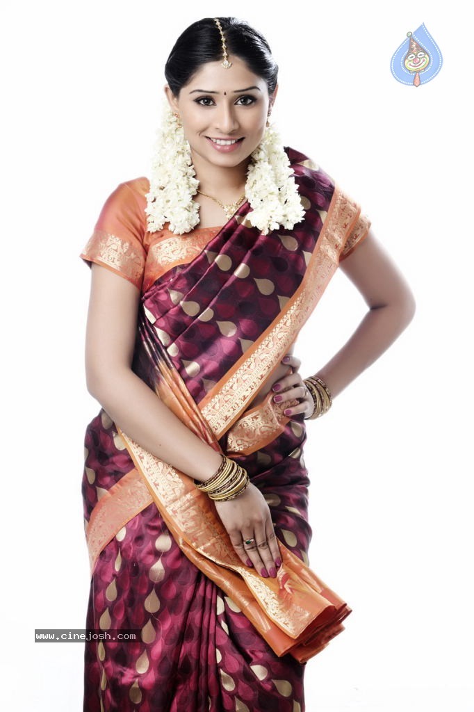 Laya Stills - 23 / 42 photos