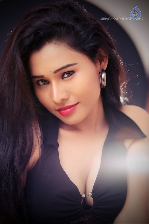 Leesa Latest Photos - 9 / 50 photos