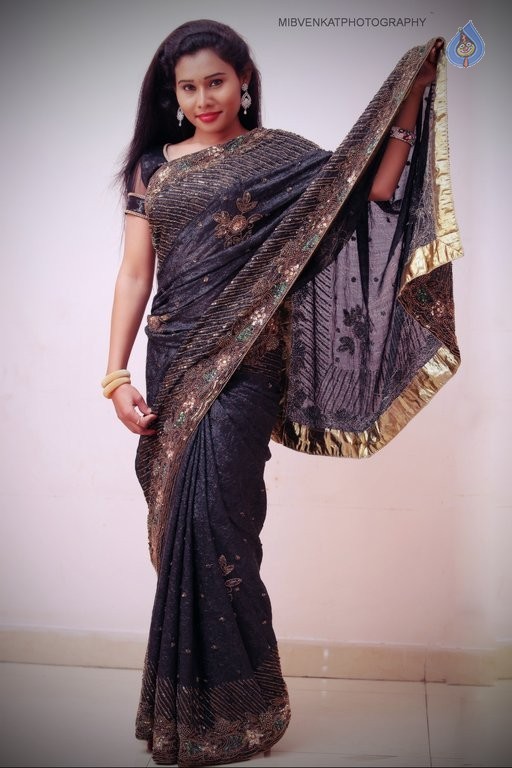 Leesa Latest Photos - 14 / 50 photos