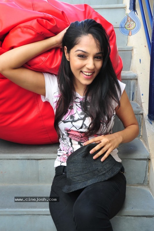 Lekha Washington New Stills - 28 / 60 photos