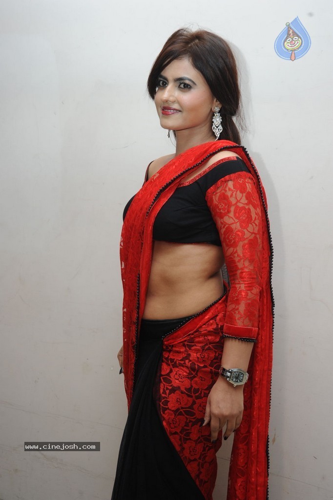 Lezlie Stills - 7 / 152 photos