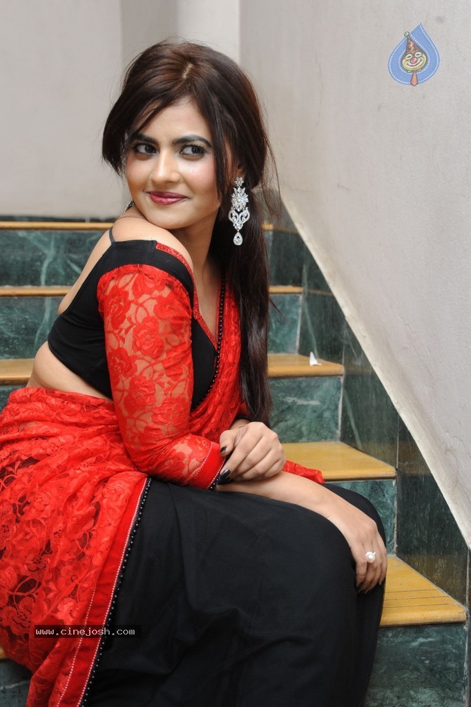 Lezlie Stills - 11 / 152 photos