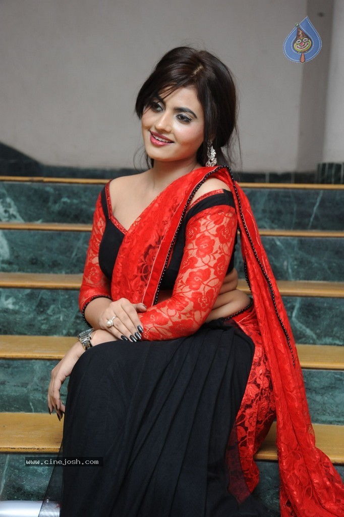 Lezlie Stills - 15 / 152 photos