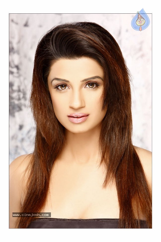 Lopa Bhatt Portfolio - 15 / 22 photos