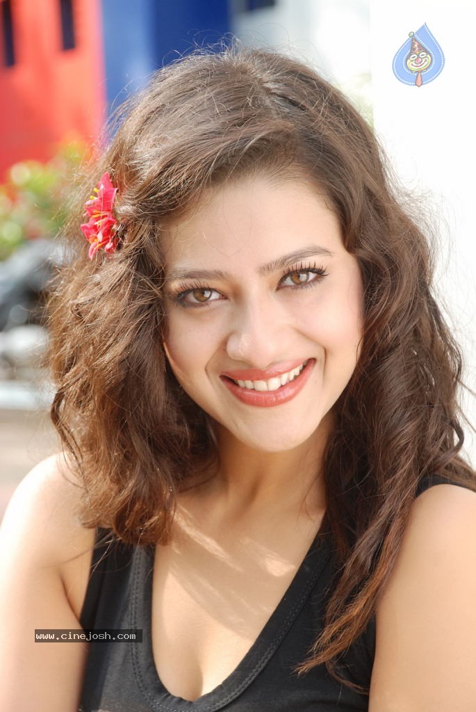 Madalasa Sharma Hot Gallery - 30 / 33 photos