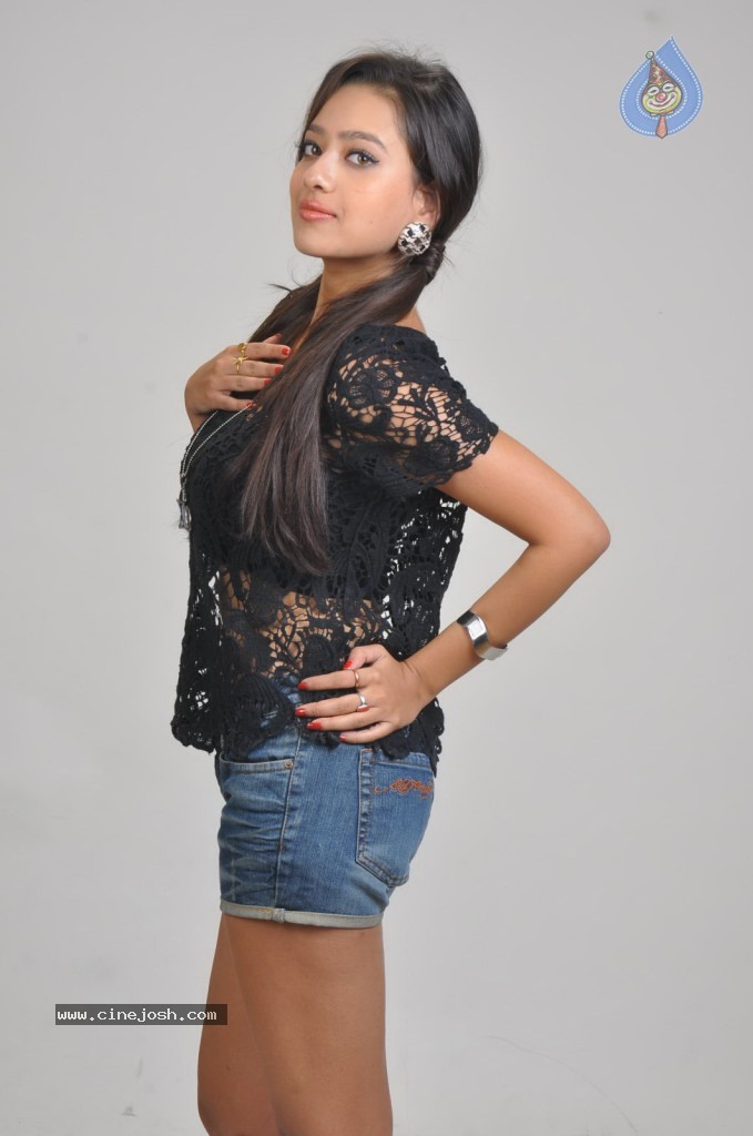 Madalasa Sharma Hot Pics - 10 / 96 photos