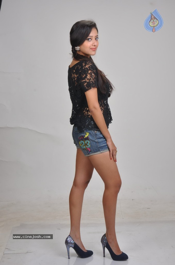 Madalasa Sharma Hot Pics - 48 / 96 photos