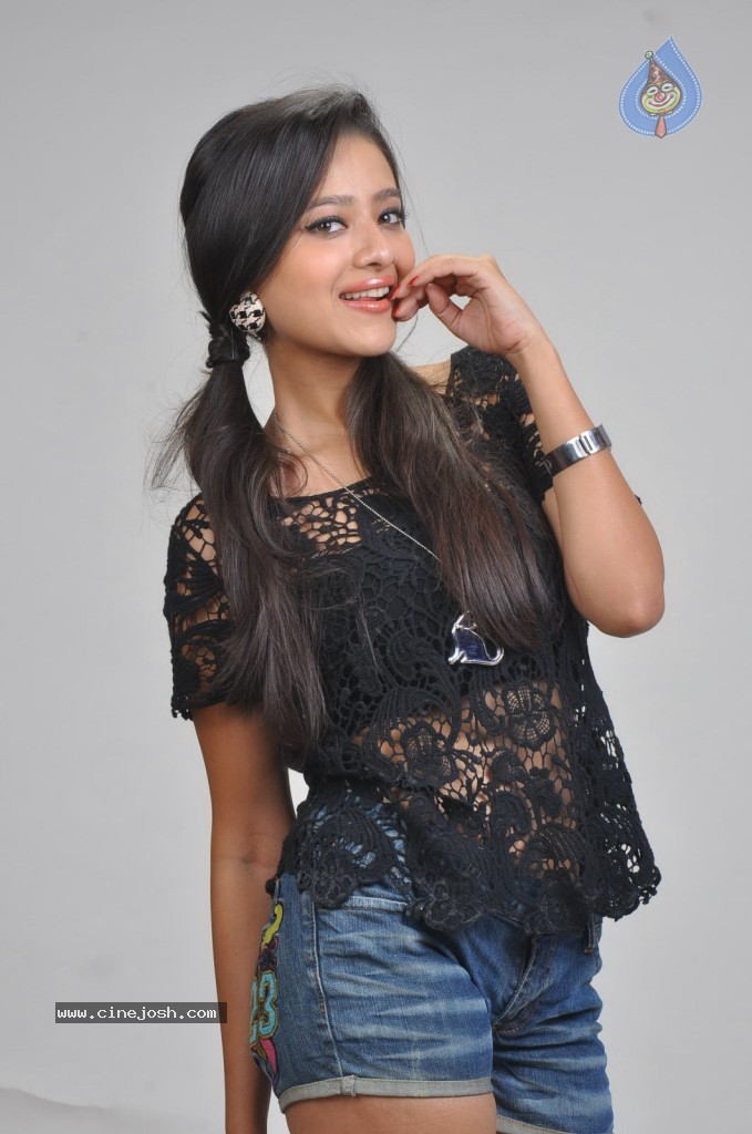 Madalasa Sharma Hot Pics - 80 / 96 photos