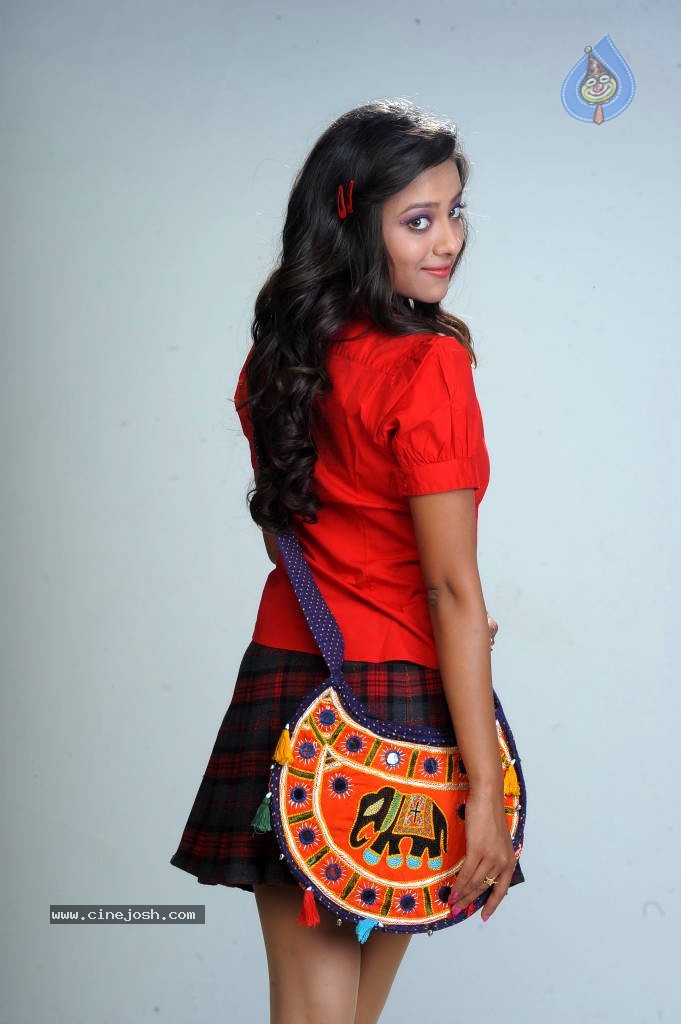 Madalasa Sharma New Gallery - 11 / 40 photos