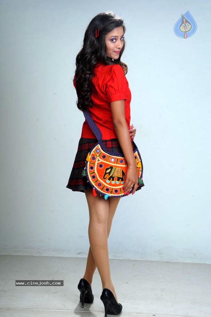 Madalasa Sharma New Gallery - 13 / 40 photos