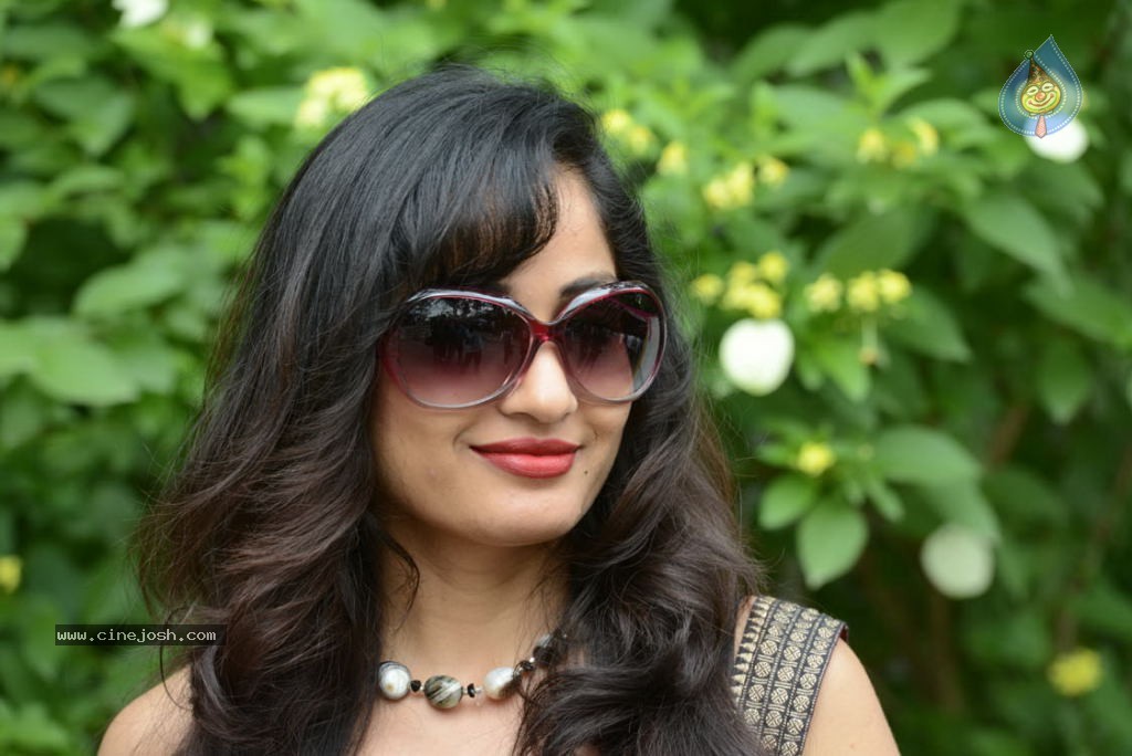 Madhavi Latha Gallery - 32 / 46 photos