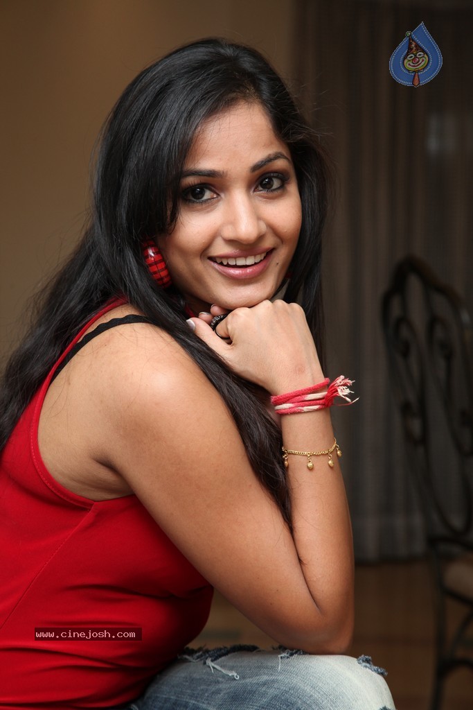 Madhavi Latha Latest Gallery - 36 / 58 photos