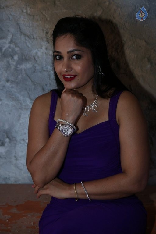 Madhavi Latha Latest Photos - 27 / 55 photos