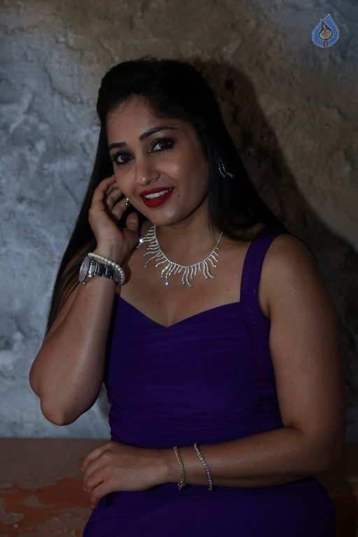 Madhavi Latha Latest Photos - 28 / 55 photos