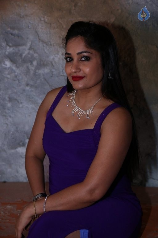 Madhavi Latha Latest Photos - 33 / 55 photos