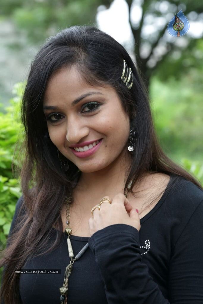 Madhavi Latha Latest Stills - 8 / 41 photos