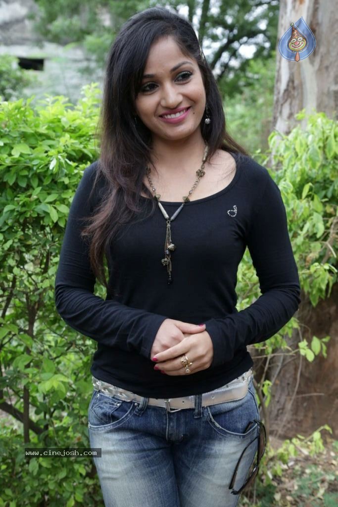Madhavi Latha Latest Stills - 14 / 41 photos
