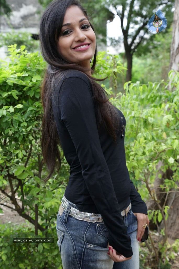 Madhavi Latha Latest Stills - 23 / 41 photos