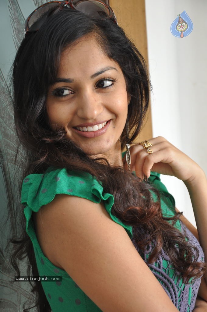 Madhavi Latha New Stills - 53 / 84 photos