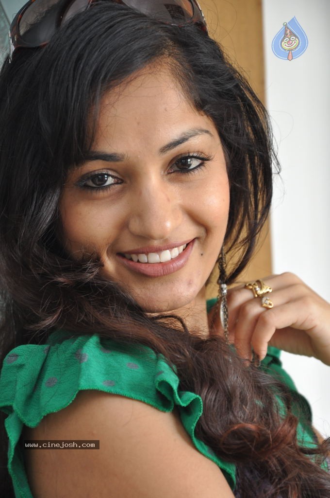 Madhavi Latha New Stills - 55 / 84 photos