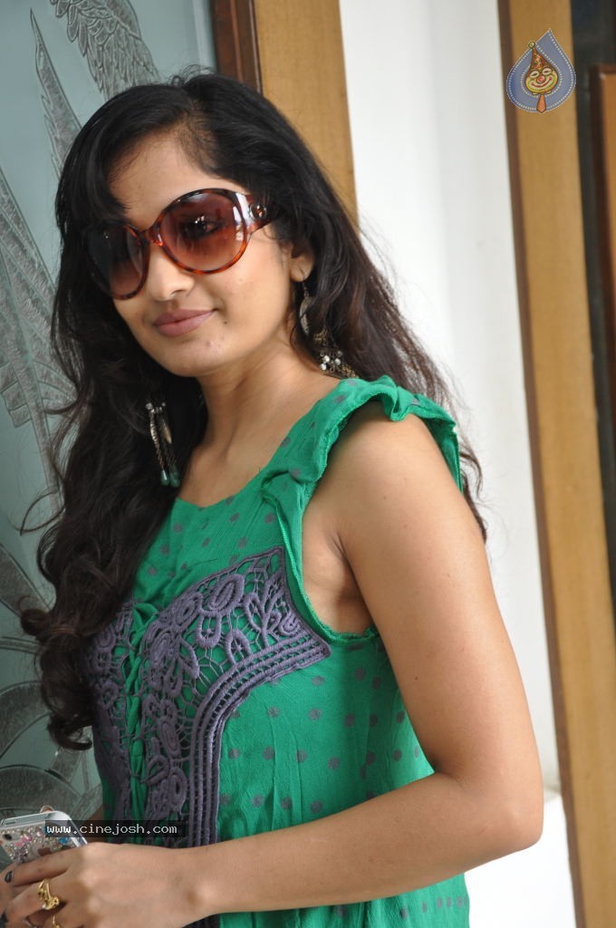 Madhavi Latha New Stills - 65 / 84 photos