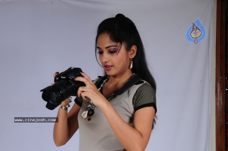 Madhavi Latha Stills - 130 / 210 photos