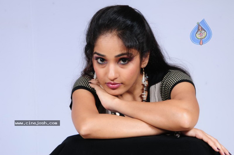 Madhavi Latha Stills - 142 / 210 photos