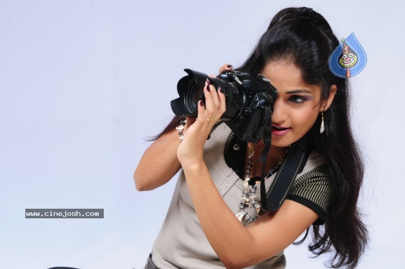 Madhavi Latha Stills - 152 / 210 photos