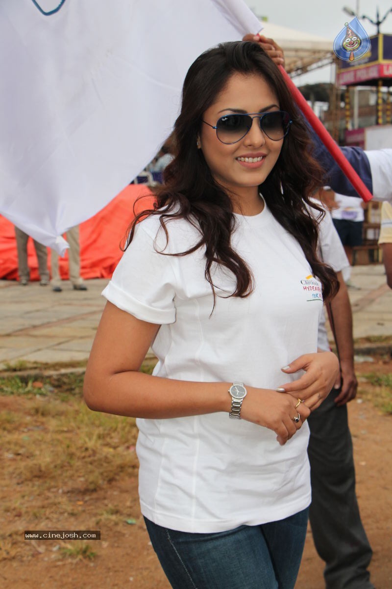 Madhu Shalini Gallery - 16 / 48 photos