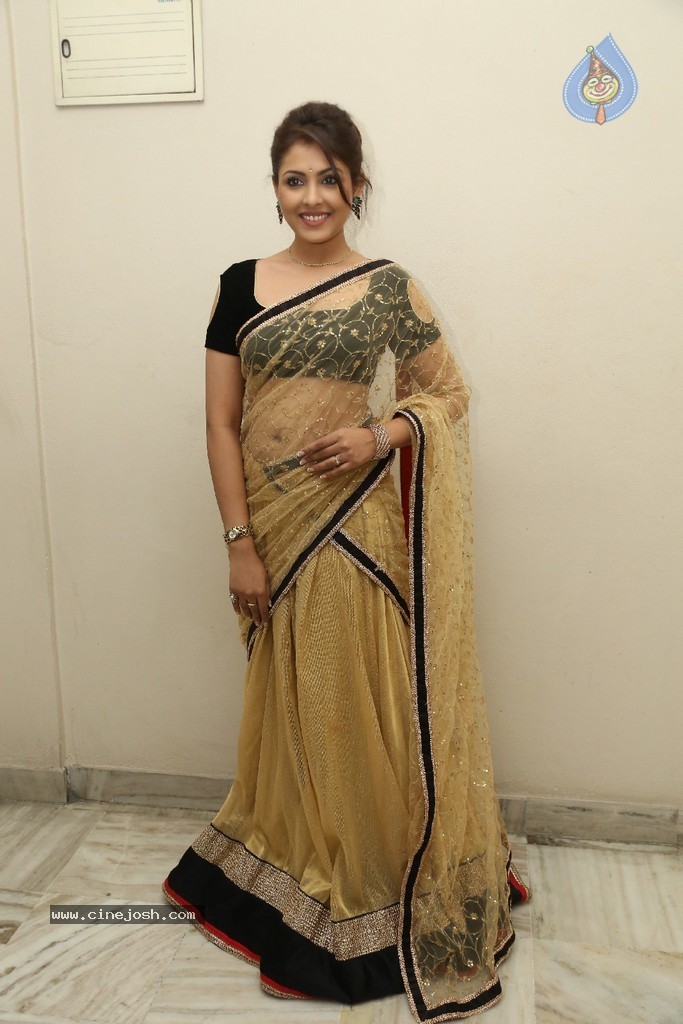 Madhu Shalini Latest Gallery - 46 / 193 photos