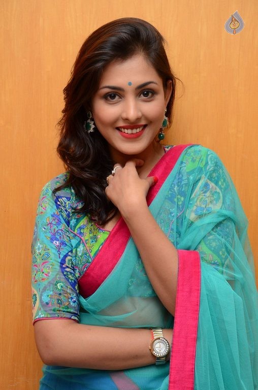 Madhu Shalini Latest Images - 27 / 42 photos
