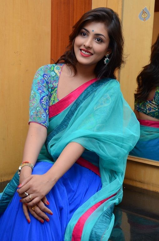 Madhu Shalini Latest Images - 32 / 42 photos