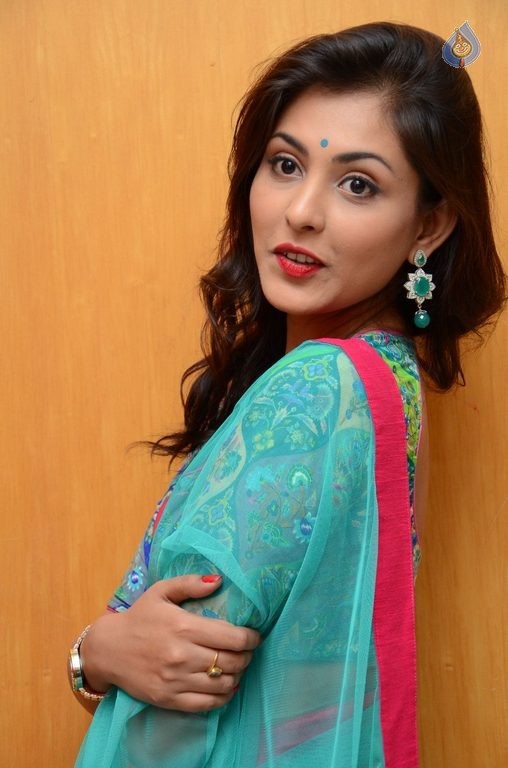 Madhu Shalini Latest Images - 35 / 42 photos
