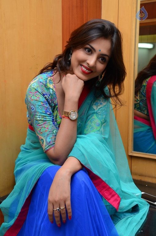 Madhu Shalini Latest Images - 37 / 42 photos