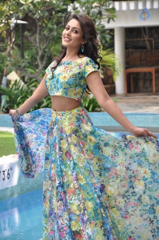 Madhu Shalini Latest Pics - 10 / 24 photos