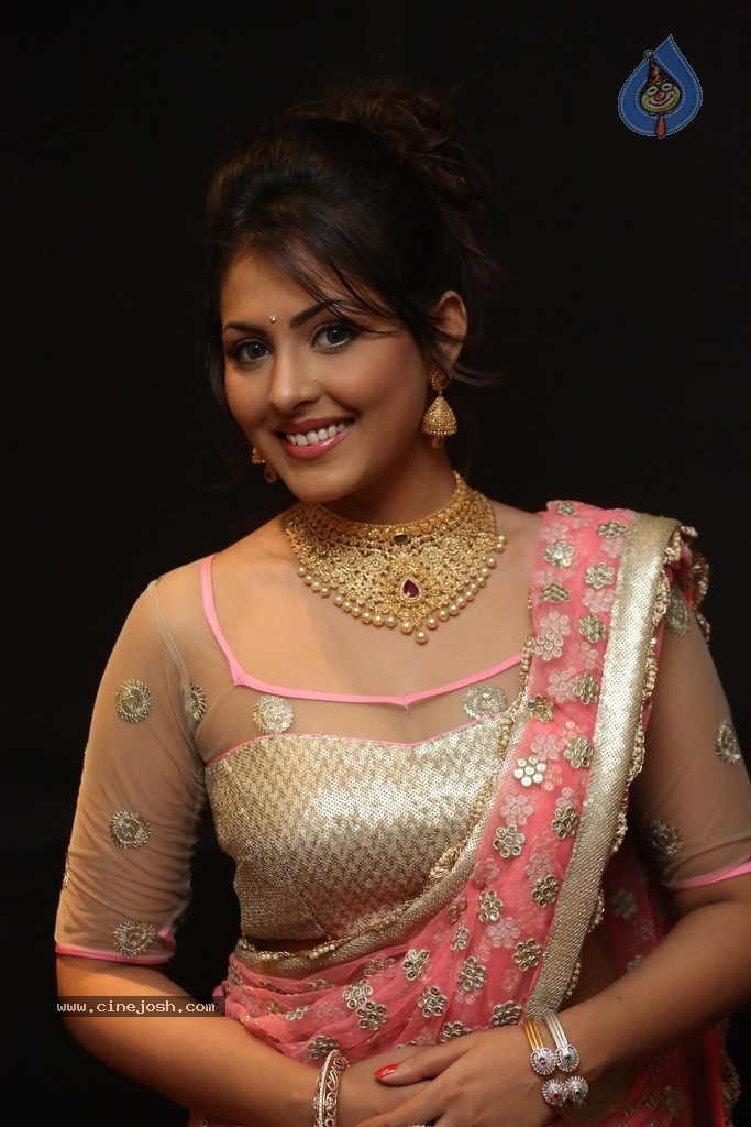 Madhu Shalini New Photos - 6 / 110 photos