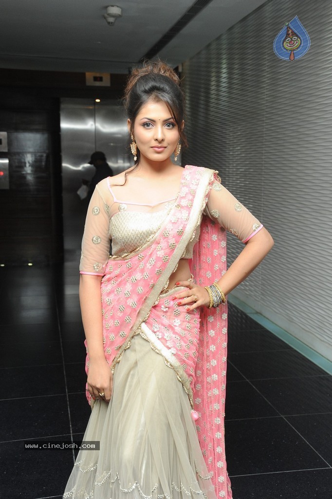 Madhu Shalini New Photos - 59 / 110 photos