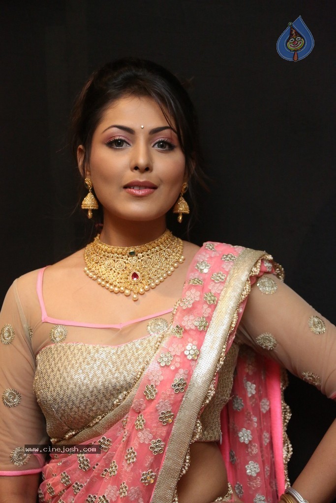 Madhu Shalini New Photos - 74 / 110 photos