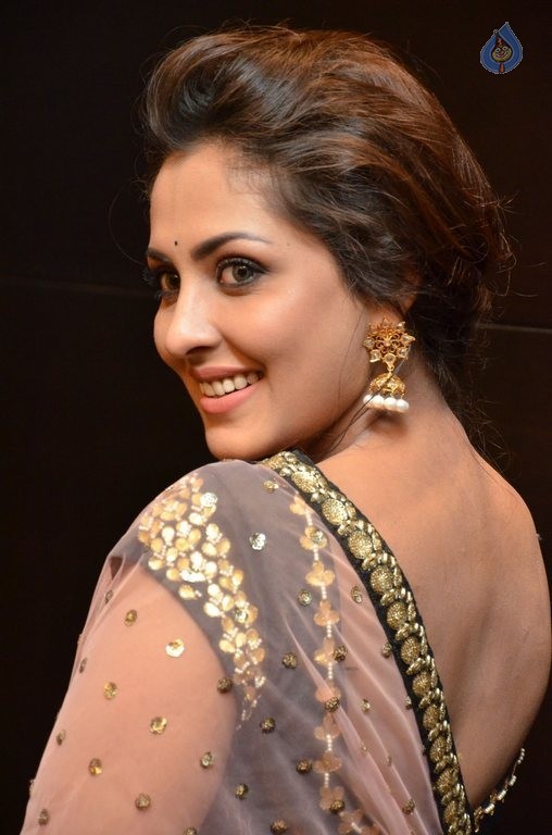 Madhu Shalini New Photos - 5 / 42 photos