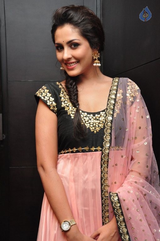 Madhu Shalini New Photos - 9 / 42 photos