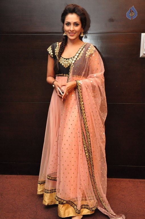 Madhu Shalini New Photos - 27 / 42 photos