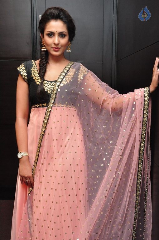 Madhu Shalini New Photos - 31 / 42 photos