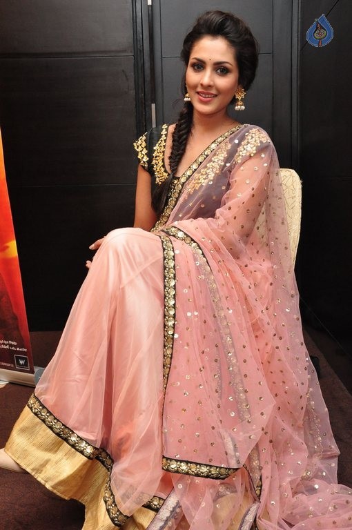 Madhu Shalini New Photos - 35 / 42 photos