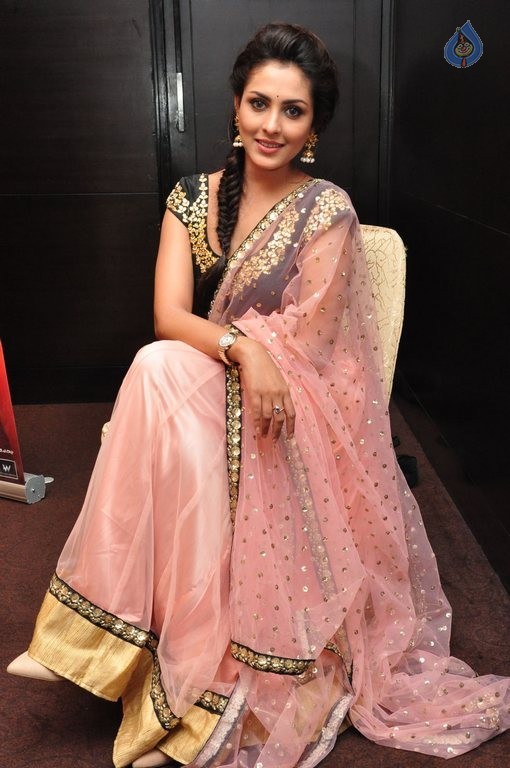 Madhu Shalini New Photos - 37 / 42 photos