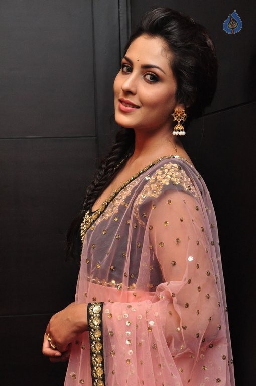 Madhu Shalini New Photos - 40 / 42 photos